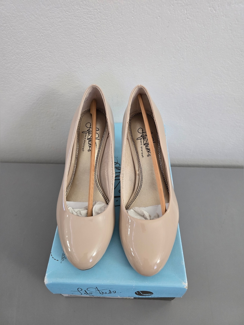 Life Stride Women's Parigi Pump Taupe